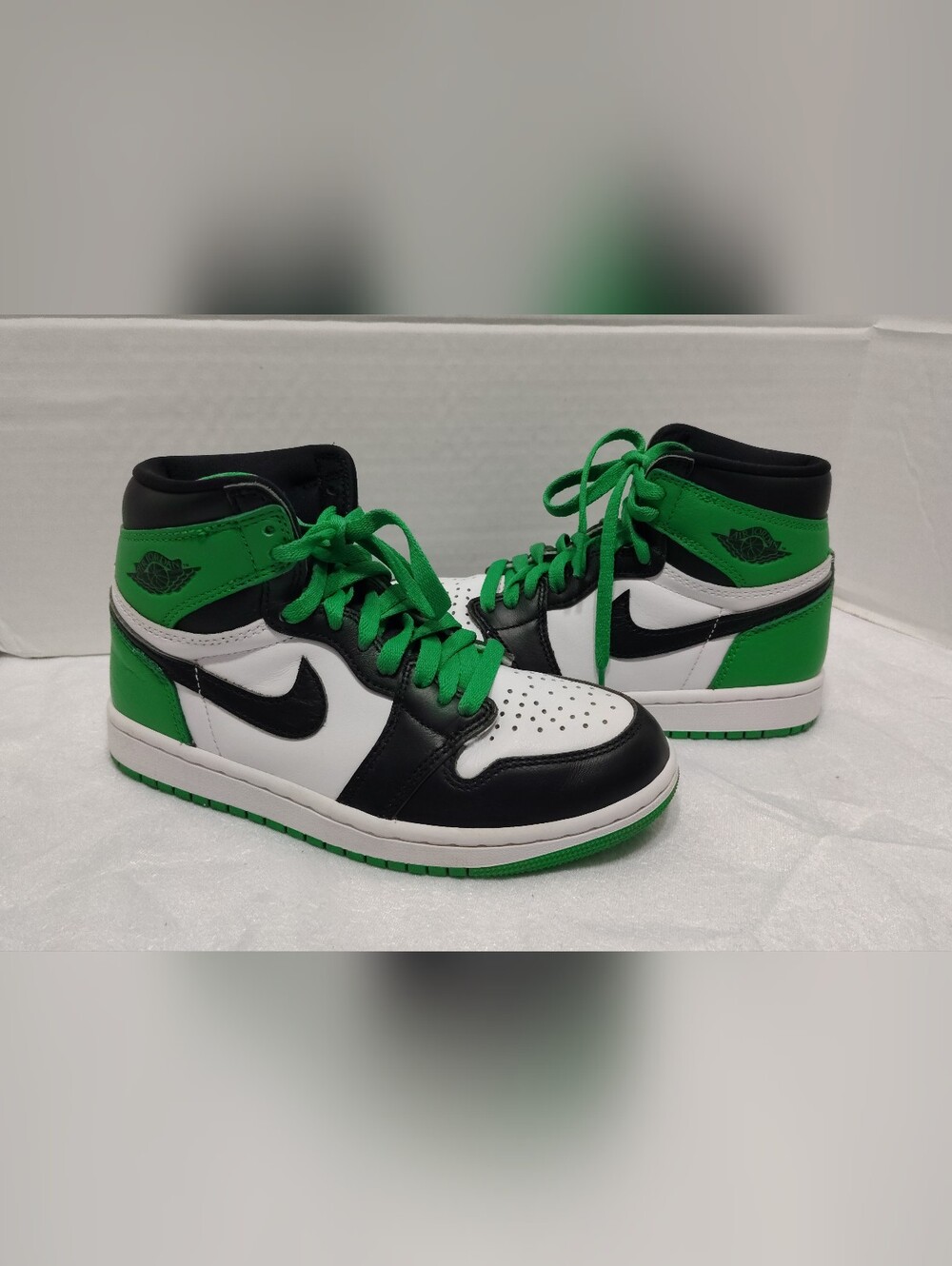Air Jordan 1 Retro High, Big Kids # 4.5 US Perfect Condition
